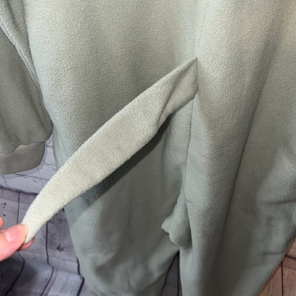 Elephant onesie for adult. ADORABLE ears and trunk. Even a wittle tail. Exc cond - Picture 4 of 6